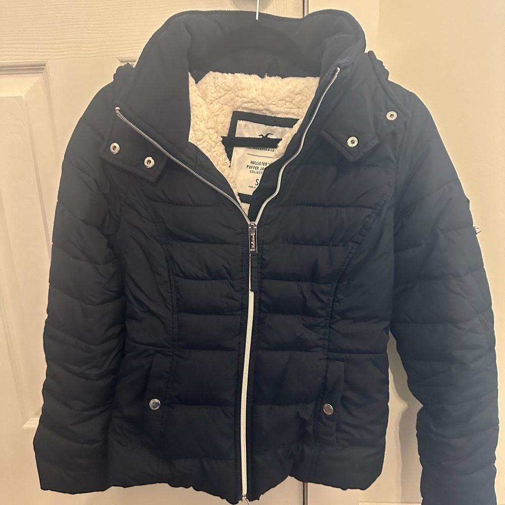 Hollister Black Puffer Jacket with Sherpa Lining